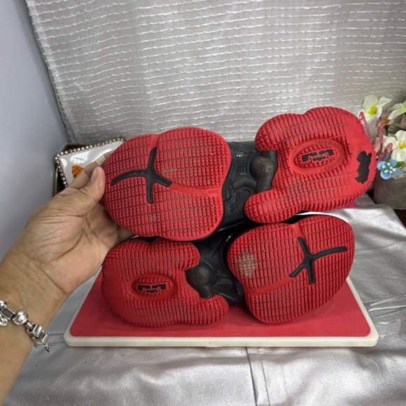 (N1) Nike Lebron 19 XIX Bred GS Boys 3.5Y Black/Red Basketball Shoes DDO418-011 - Picture 6 of 15